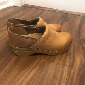 Dansko Professional Clog - Honey Distressed